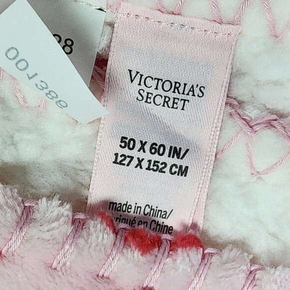 Victoria's Secret Cozy Plush Blanket 60 x 50 in. - Picture 4 of 5
